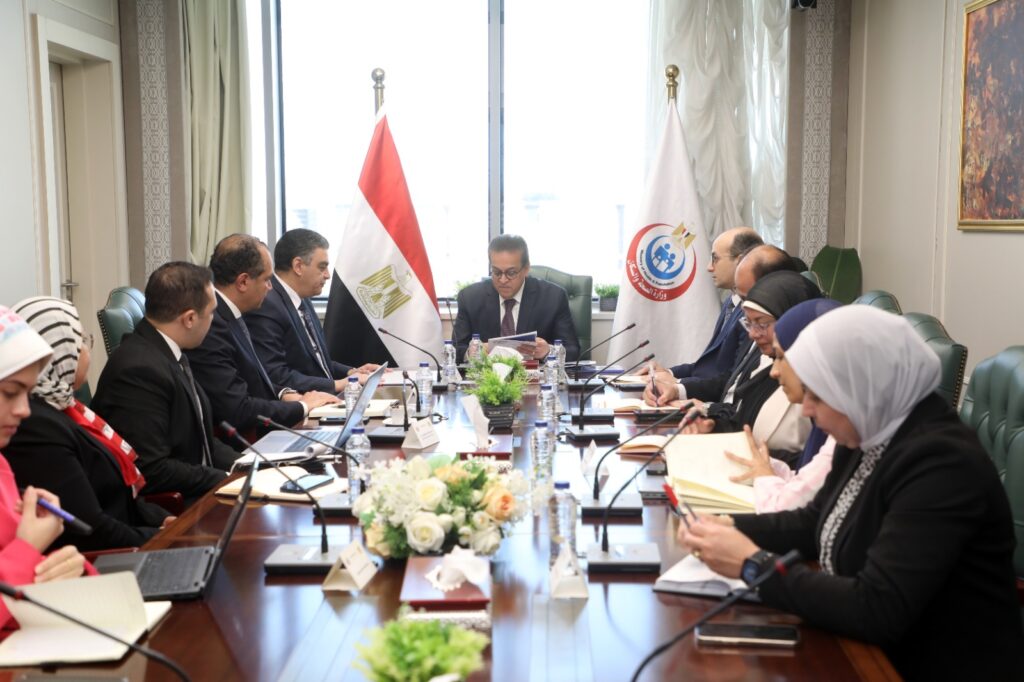 وزير الصحة يبحث مع رئيس هيئة الشراء الموحد مستجدات إنشاء مراكز تدريب لتصنيع اللقاحات بأفريقيا