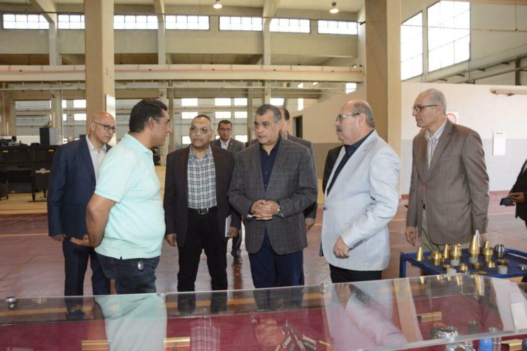 وزير الإنتاج الحربي يتفقد مصنعي «18 و300» ويحث العمال على مواصلة الجهود لتلبية احتياجات القوات المسلحة