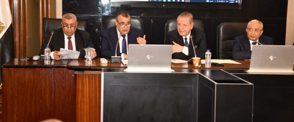 وزير الدولة للإنتاج الحربى يستعرض الحساب الختامى للشركات التابعة عن العام المالى 2024/2023