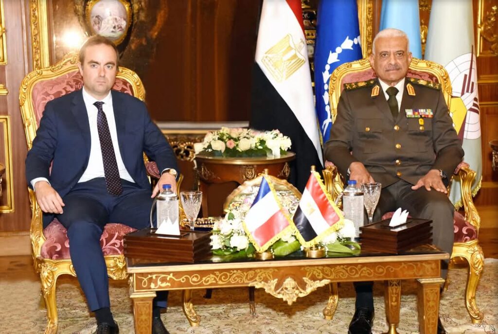 وزير الدفاع خلال لقائه وزير الجيوش الفرنسية: تضافر الجهود لتهدئة الأوضاع وتأمين تدفق المساعدات لقطاع غزة