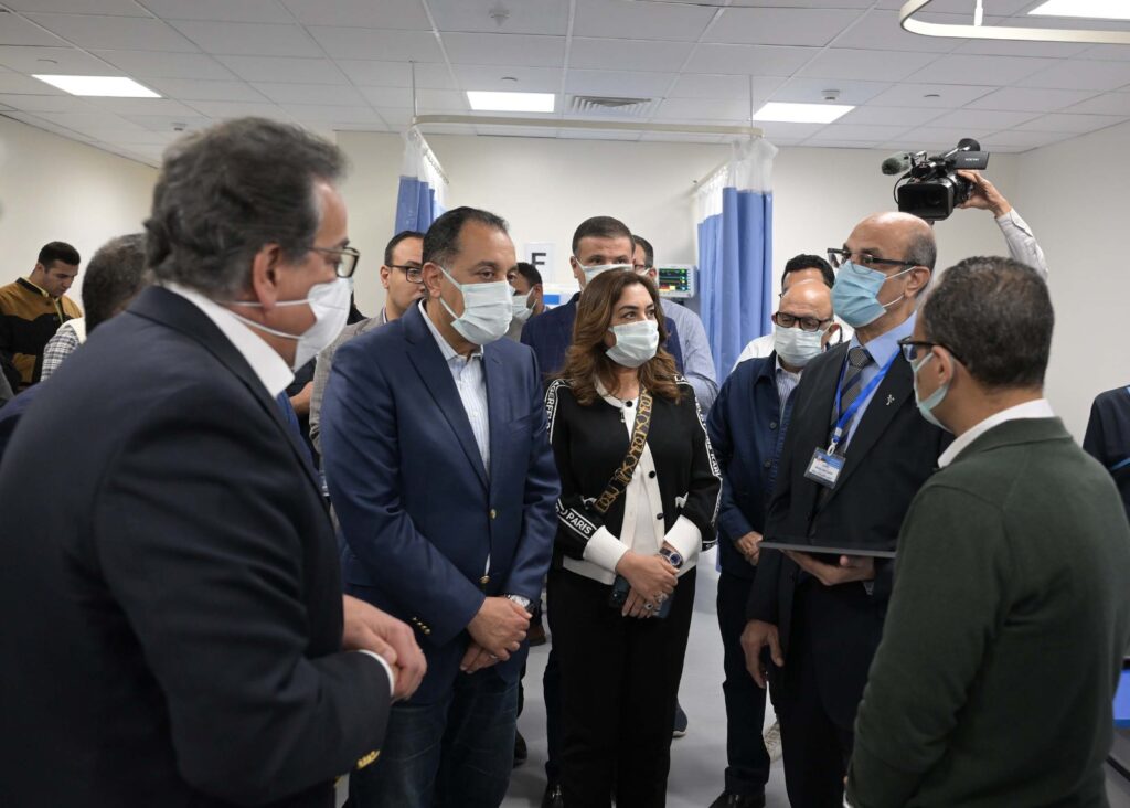  رئيس الوزراء يتفقد مستشفى منفلوط المركزي ويؤكد التعاون مع القطاع الخاص لتوفير الموارد اللازمة
