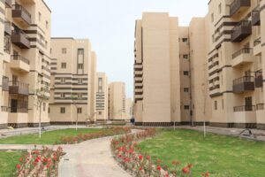وزير الإسكان يتابع المشروعات والمرافق والطرق بمدينة السادات