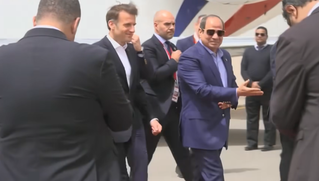 الرئيس السيسي وماكرون يصلان إلى مدينة العريش