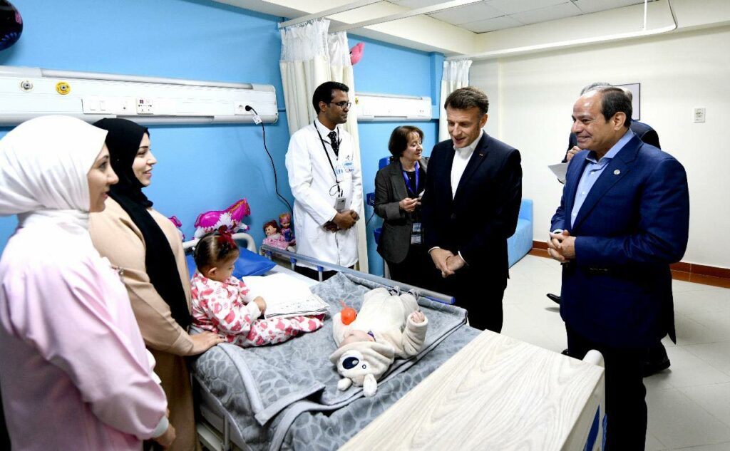 خلال زيارته مستشفى العريش .. وزير الصحة يشرح لـ «ماكرون» ما قدمته مصر لمصابى وجرحى غزة منذ 2023 وحتى الآن