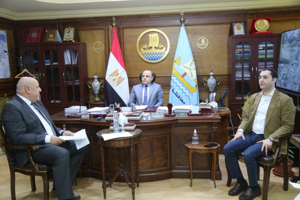 محافظ كفرالشيخ يناقش عددًا من الملفات والمشاكل مع أعضاء مجلسي النواب والشيوخ