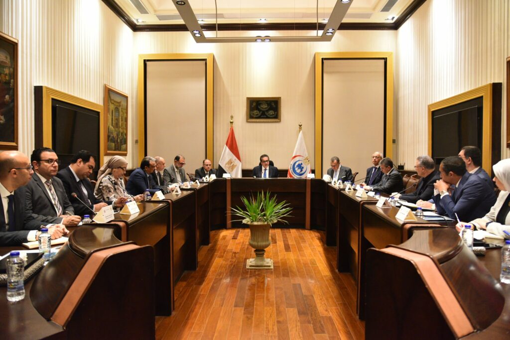 "عبد الغفار": إعداد دراسة بالتوصيات اللازمة لتسهيل إجراءات الاستثمارات ودخول الماركات العالمية للسوق