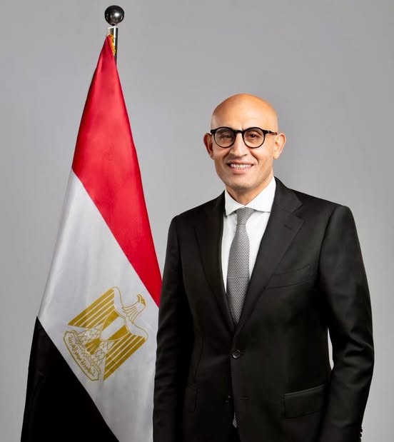 «عبداللطيف» يصدر قرارا بشأن تشكيل اللجنة الدائمة لمد خدمة شاغلى وظائف هيئة التعليم