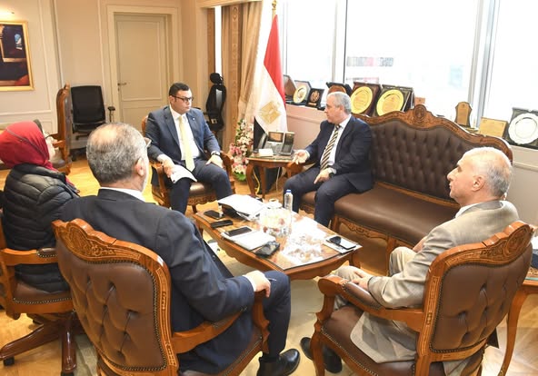 وزير الإسكان يلتقي رئيس الهيئة الوطنية للصحافة لبحث أوجه التعاون المشترك