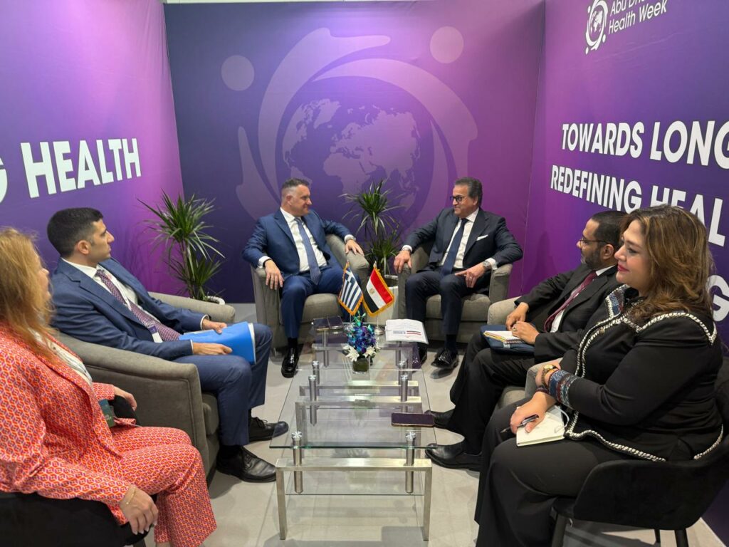 وزير الصحة يبحث مع نظيره اليوناني تعزيز التعاون بملف الرعاية الصحية والدعم الإنساني للفلسطنيين