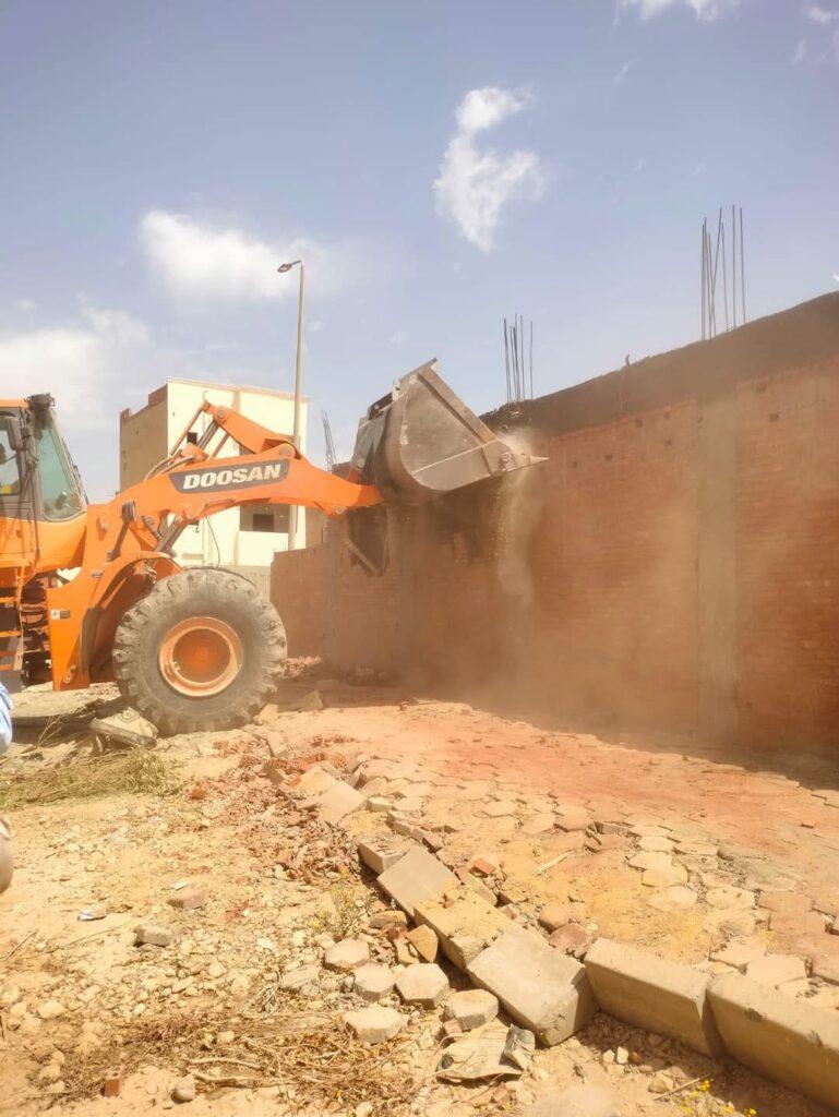 وزير الإسكان: تنفيذ حملات إزالة لمخالفات بناء وتعديات بمدن الشروق وبدر وسوهاج الجديدة