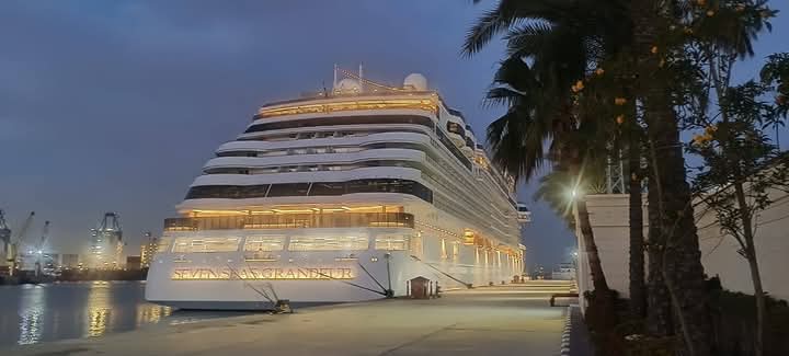 ميناء الإسكندرية يستقبل السفينة السياحية Seven Seas Grandeur