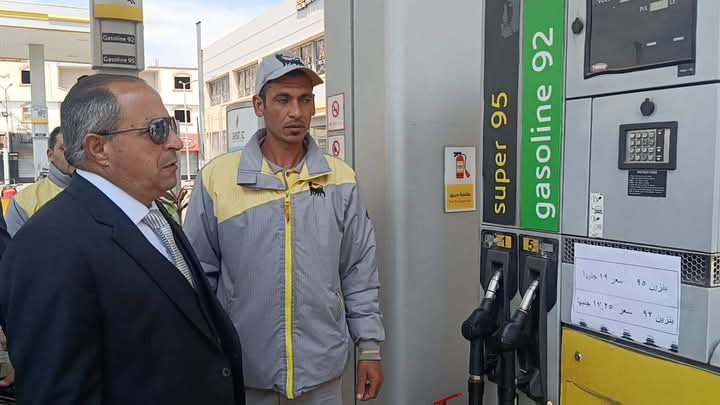 يعد رفع أسعار المحروقات.. محافظ بورسعيد يتابع تطبيق التعريفة الجديدة للركوب