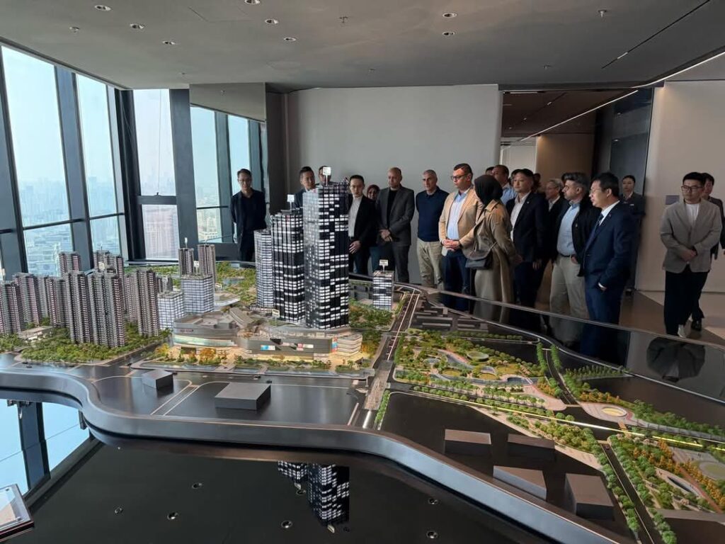وزير الإسكان يتفقد منطقة الأعمال المركزية بمدينة شنغهاي الصينية