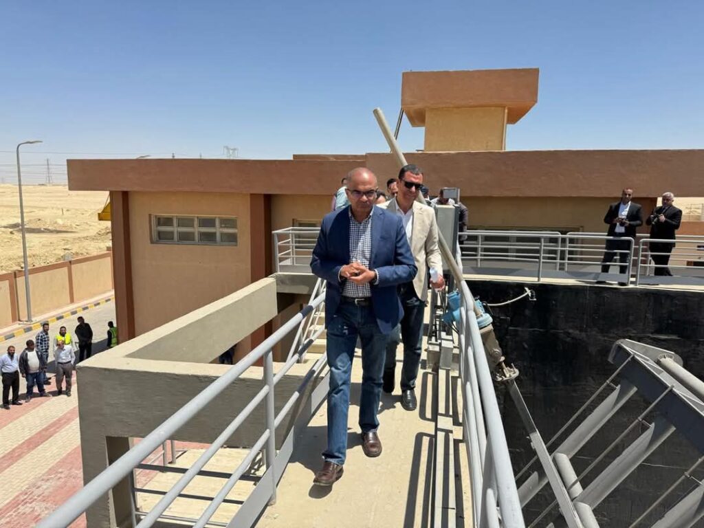 «الإسكان» تتابع مشروعات الصرف الصحي بمبادرة «حياة كريمة» بالجيزة