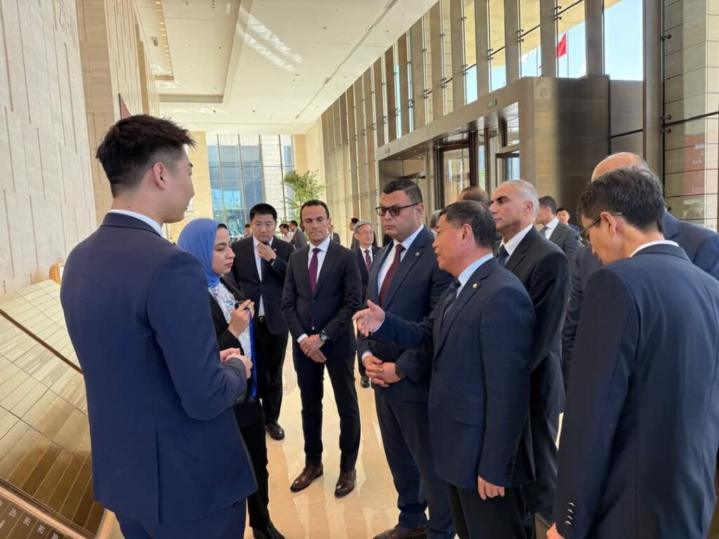 وزير الإسكان يتفقد منطقة الأعمال المركزية في بكين
