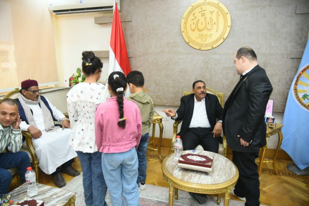 محافظ مطروح يستقبل فريق الأطفال ذوى الهمم بمكتبة مصر العامة