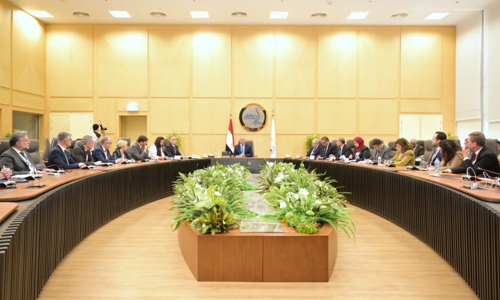 وزير النقل والصناعة يبحث مع ممثلي 29 شركة فرنسية الفرص الاستثمارية المتاحة