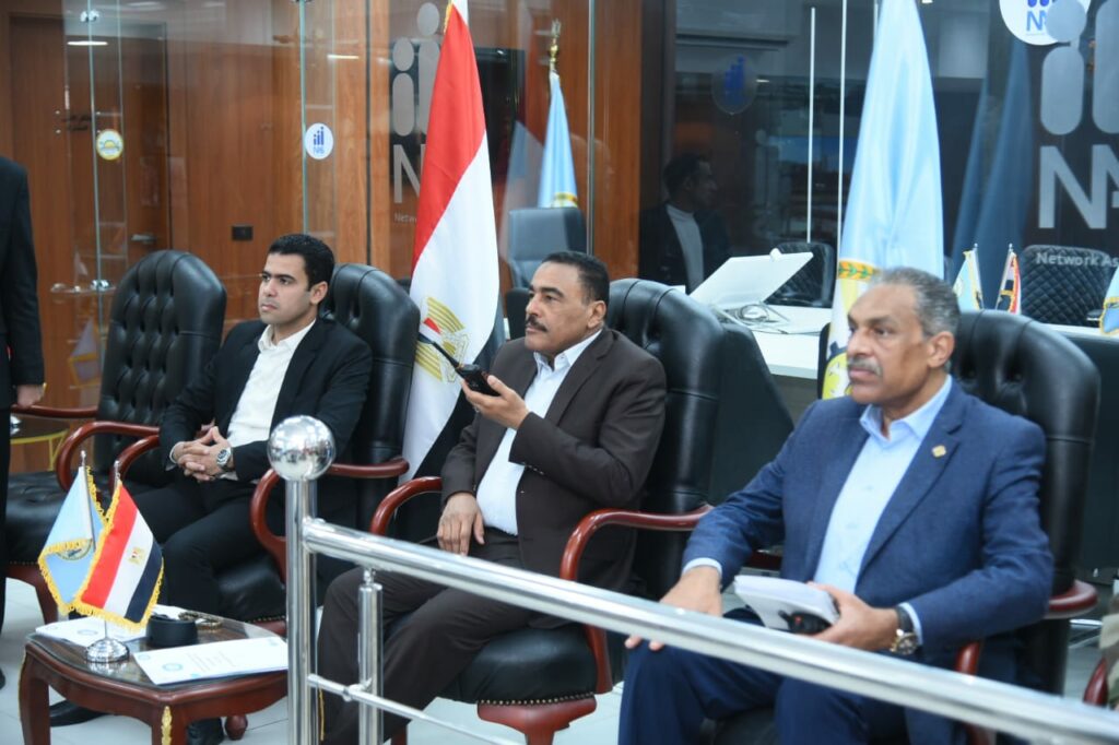 محافظ مطروح يوجه بوضع بنرات تعريفة الأجرة الجديدة على الزجاج  الأمامي لسيارات الأجرة