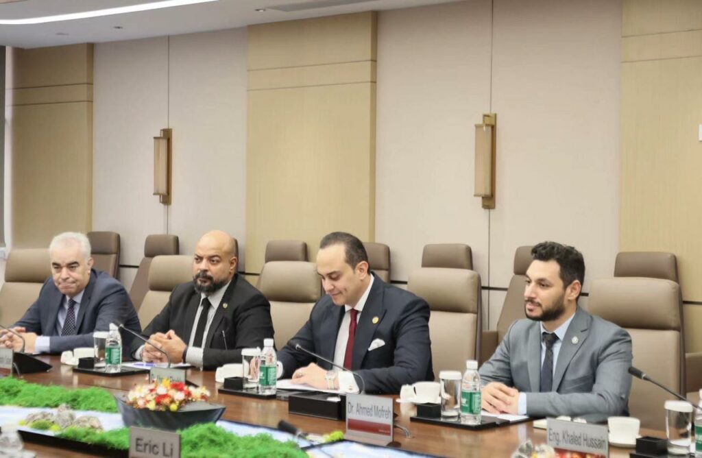 رئيس هيئة الرعاية الصحية يبحث مع «مندراي» توطين التكنولوجيا الطبية