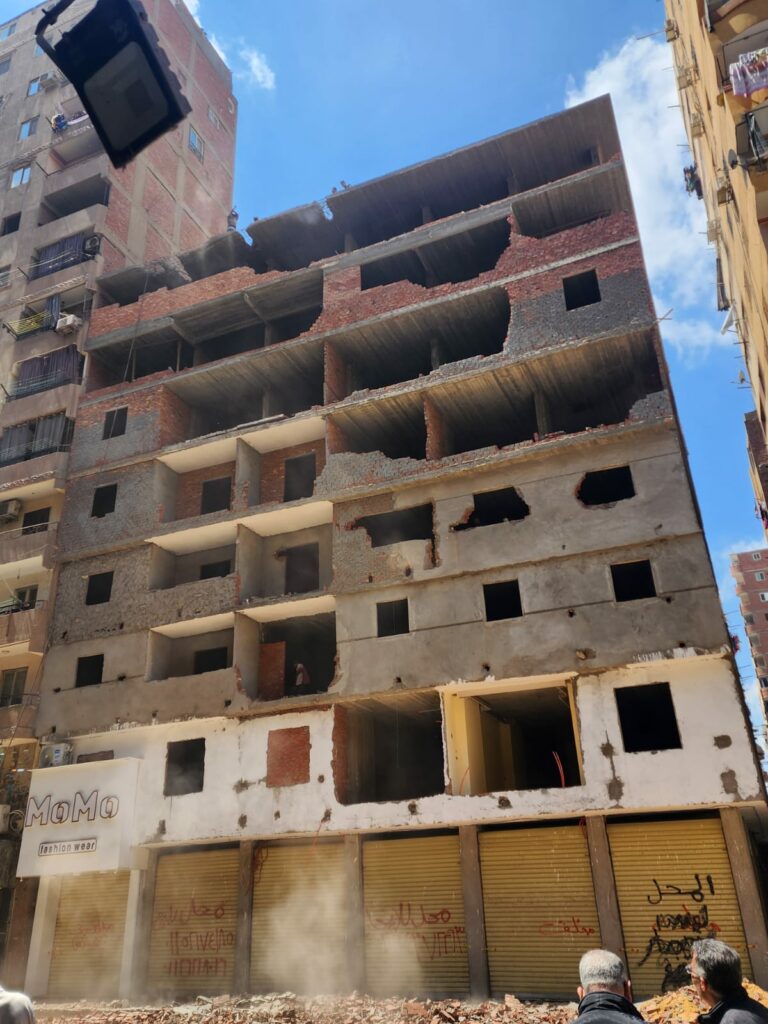 وزيرة التنمية المحلية: إزالة عقار مخالف من 8 طوابق فى عين شمس بالقاهرة