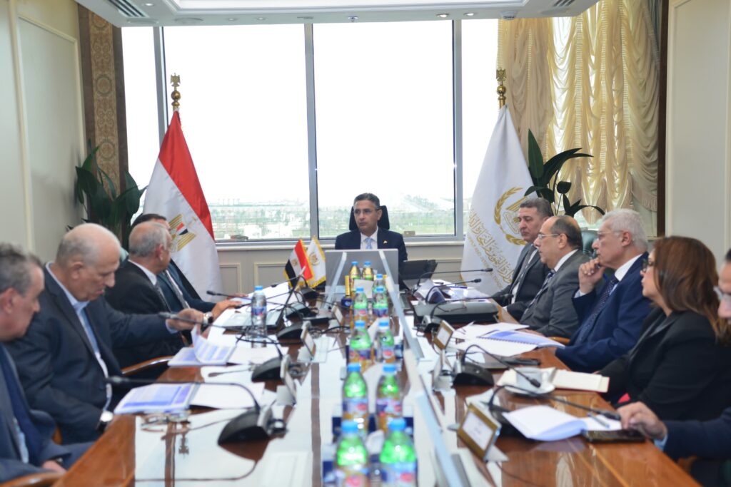 وزير التموين يستعرض خطط «الإسكندرية للزيوت والصابون» للتوسع وتحسين الكفاءة الإنتاجية