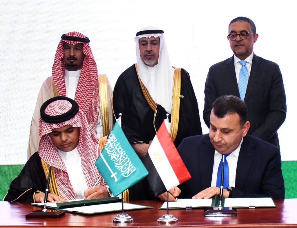 الرئيس التنفيذي للهيئة العامة للاستثمار يشهد توقيع 4 اتفاقيات مصرية - سعودية
