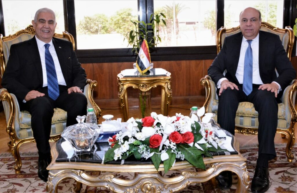 وزير الطيران المدنى يستقبل وفد جمعية رجال الأعمال المصريين لبحث إمكانية التعاون المشترك