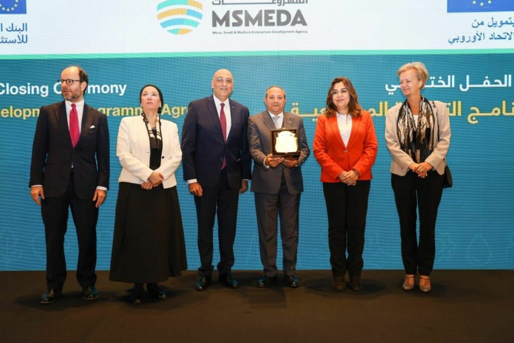 جهاز المشروعات يكرم محافظ بورسعيد