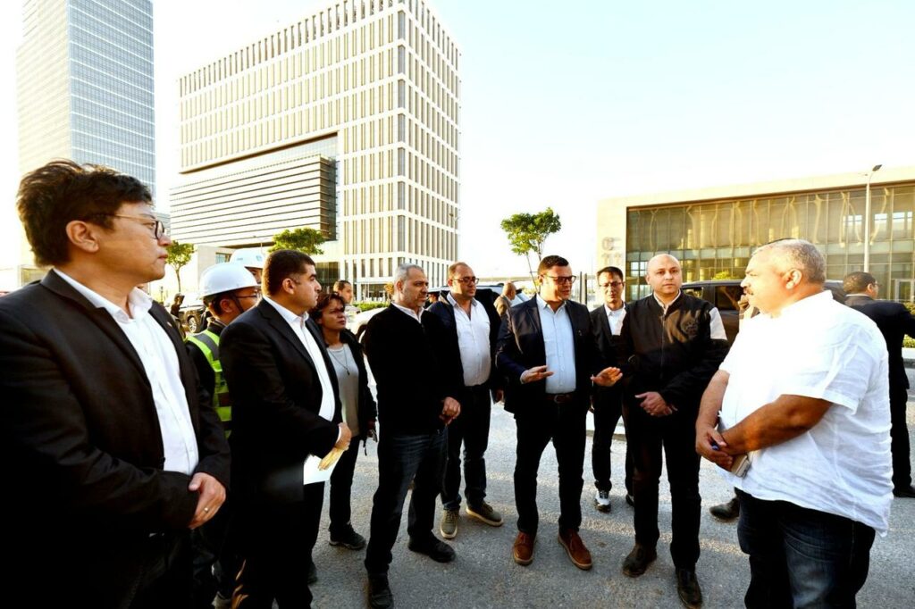 وزير الإسكان يتفقد سير العمل بمنطقة الأعمال المركزية و«جاردن سيتي الجديدة» بالعاصمة الإدارية