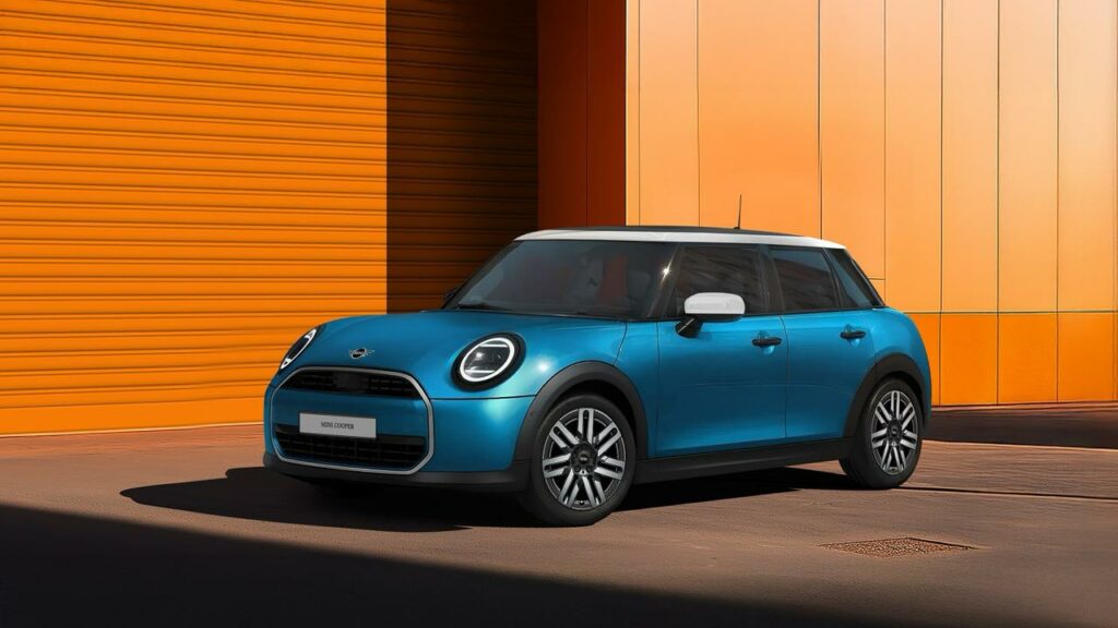 «جلوبال أوتو» تُطلق «MINI Cooper» خماسية الأبواب الجديدة كليًّا في مصر