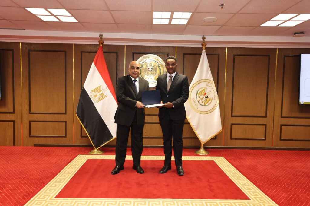 وزير العدل يكرم وفدًا صوماليًا بعد اجتيازه البرنامج التدريبى بمركز الدراسات القضائية