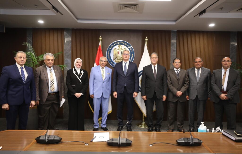 وزير البترول يبحث مع رئيس «إنرجين» اليونانية تسريع وتيرة العمل بامتيازات الشركة في البحر المتوسط
