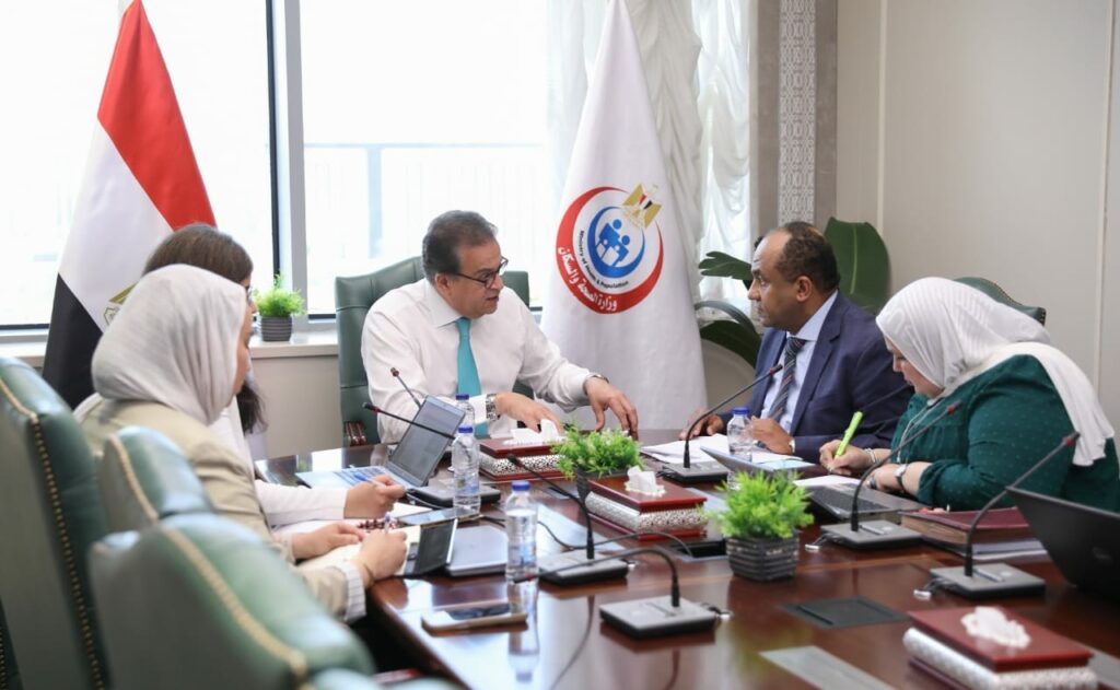 وزير الصحة يبحث مقترحات لتطوير الخدمات الطبية وتوطين صناعة فلاتر الغسيل الكلوي