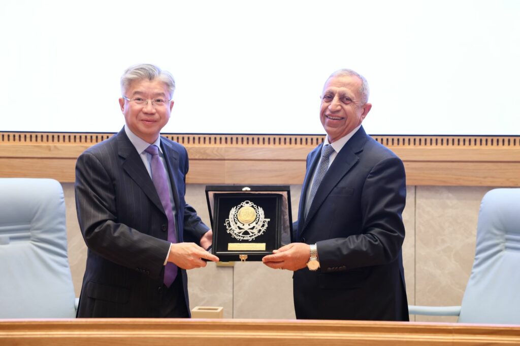 الأكاديمية العربية وجامعة فودان الصينية تطلقان منصة للتعاون الاقتصادي والتكنولوجي بين مصر والصين