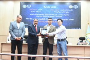 محافظ مطروح يلتقي مجموعة من شباب متطوعى وزارة الشباب والرياضة "Yly"