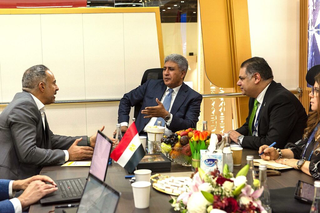 للترويج السياحي لمصر.. وزير السياحة يجتمع مع المدير الإقليمي لشركة جوجل مصر