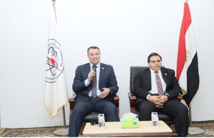 مؤكدًا الالتزام بالجدول الزمني.. رئيس «المحطات النووية» يتفقد مشروع الضبعة ويلتقي العاملين