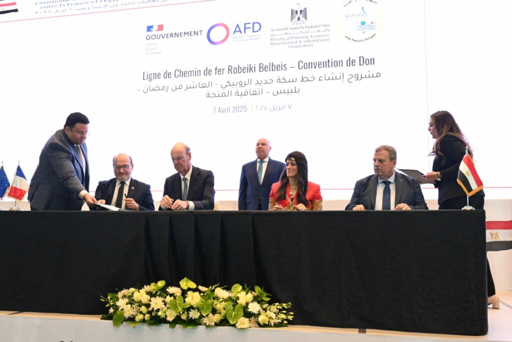الوزير: توقيع الاتفاق التنفيذي لإنشاء خط السكك الحديدية الروبيكي/ العاشر من رمضان/ بلبيس