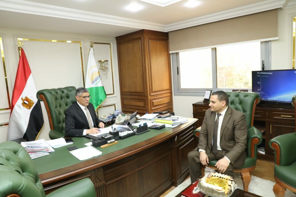 موسم التوريد يبدأ غدًا.. محافظ الجيزة: تجهيز 10 مواقع تخزينية للقمح بإجمالي 250 ألف طن