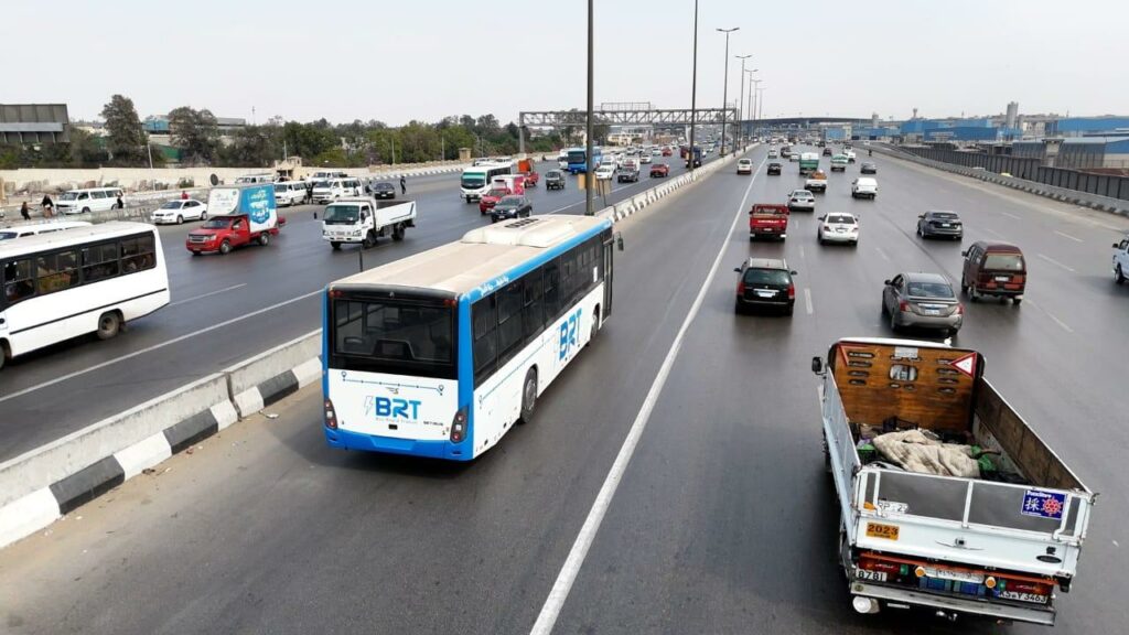 «النقل» تبدأ تجارب تدريب سائقي مشروع الأتوبيس الترددي BRT تمهيدًا للتشغيل
