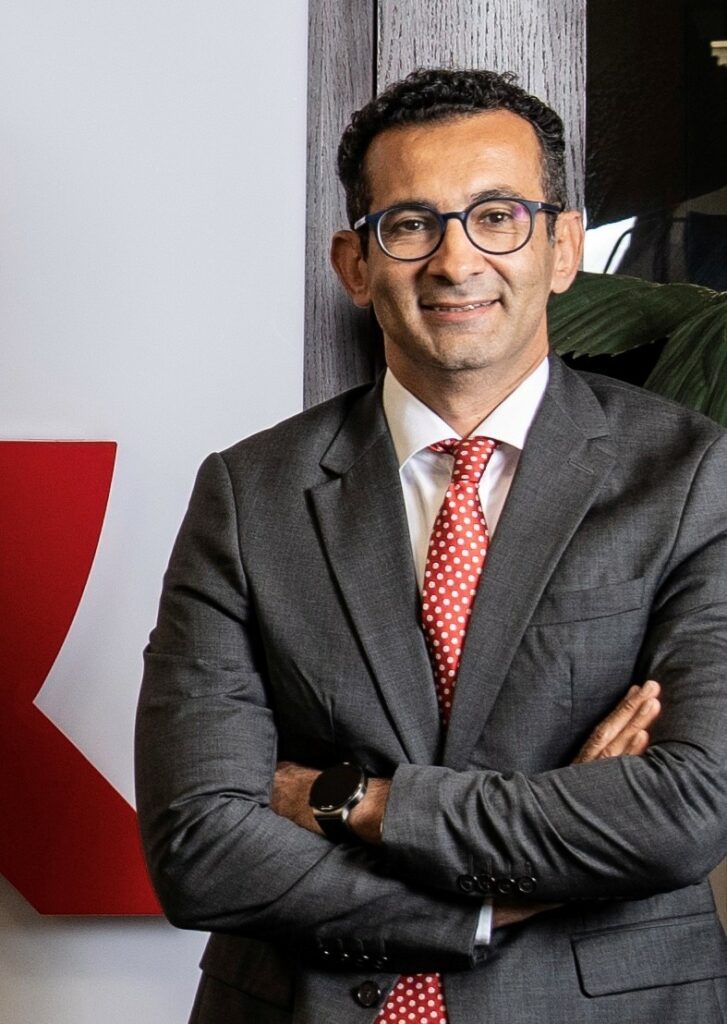 «إي آند مصر» تطلق أول خدمة لتحويل الأموال الدولية الفورية بالشراكة مع بنك القاهرة