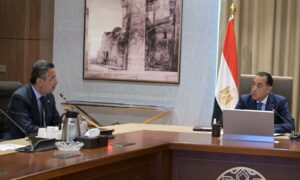 الحكومة: مخزون السلع يفوق مثيله بالأوقات السابقة.. وتسلم 644.850 ألف طن قمح من المزارعين