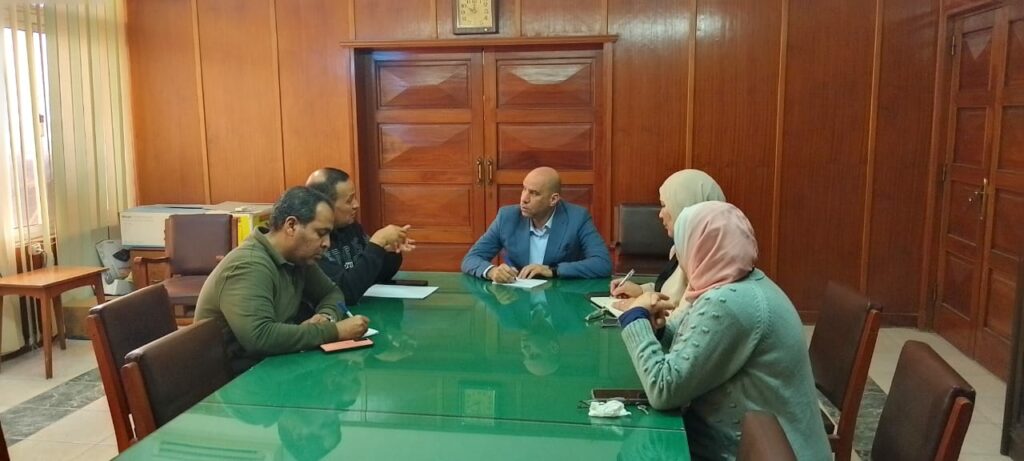 "مديرية العمل بالإسماعيلية" تتفقد إحدى شركات الدواجن الخاصة للتأكد من الالتزام بتطبيق الحد الأدنى للأجور
