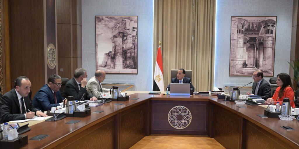استعدادًا لفصل الصيف.. رئيس الوزراء يتابع تأمين احتياجات قطاع الطاقة من المنتجات البترولية