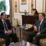 رئيس الوزراء يتابع مع محافظ المركزي خفض التضخم وزيادة الاحتياطي وإتاحة الفرص والتمويل للقطاع الخاص