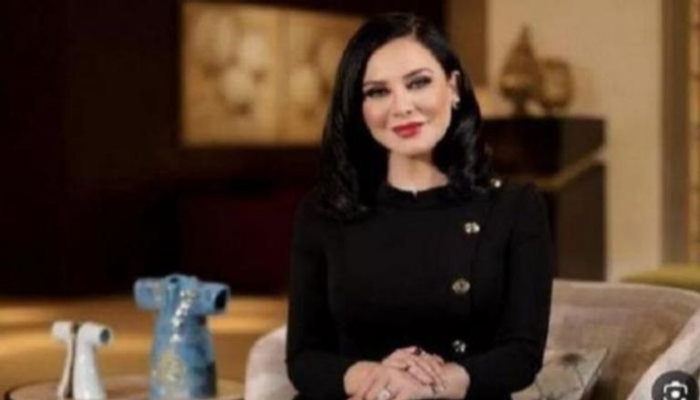 بعد شطب «الفنانين السوريين» لها.. وفاء عامر تدعم سولاف فواخرجي: ثروة لا يقدّرها إلا من يفهم في الماس