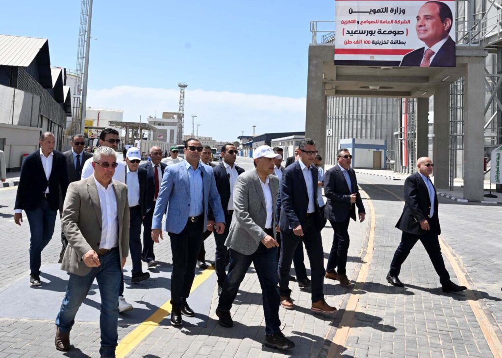 بطاقة تخزينية 100 ألف طن.. مدبولي يشهد افتتاح محطة الصب الجاف «أقماح» بميناء غرب بورسعيد
