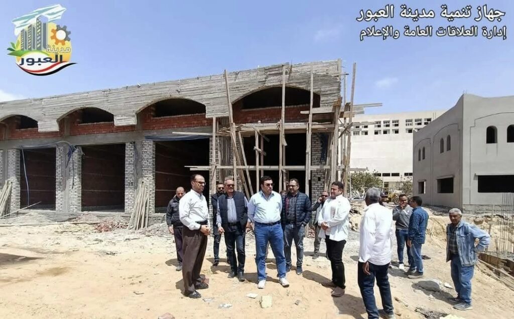 وزير الإسكان يتابع سير العمل بمشروع مستشفى جديد بمدينة العبور