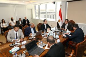 وزير الإسكان للقائمين على «حدائق تلال الفسطاط»: مواصلة العمل ليل نهار لإنجاز المشروع في موعده