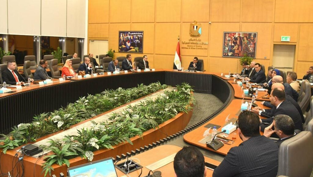 وزير الإسكان يبحث مع مجلس إدارة غرفة صناعة التطوير العقاري تعزيز دعم القطاع